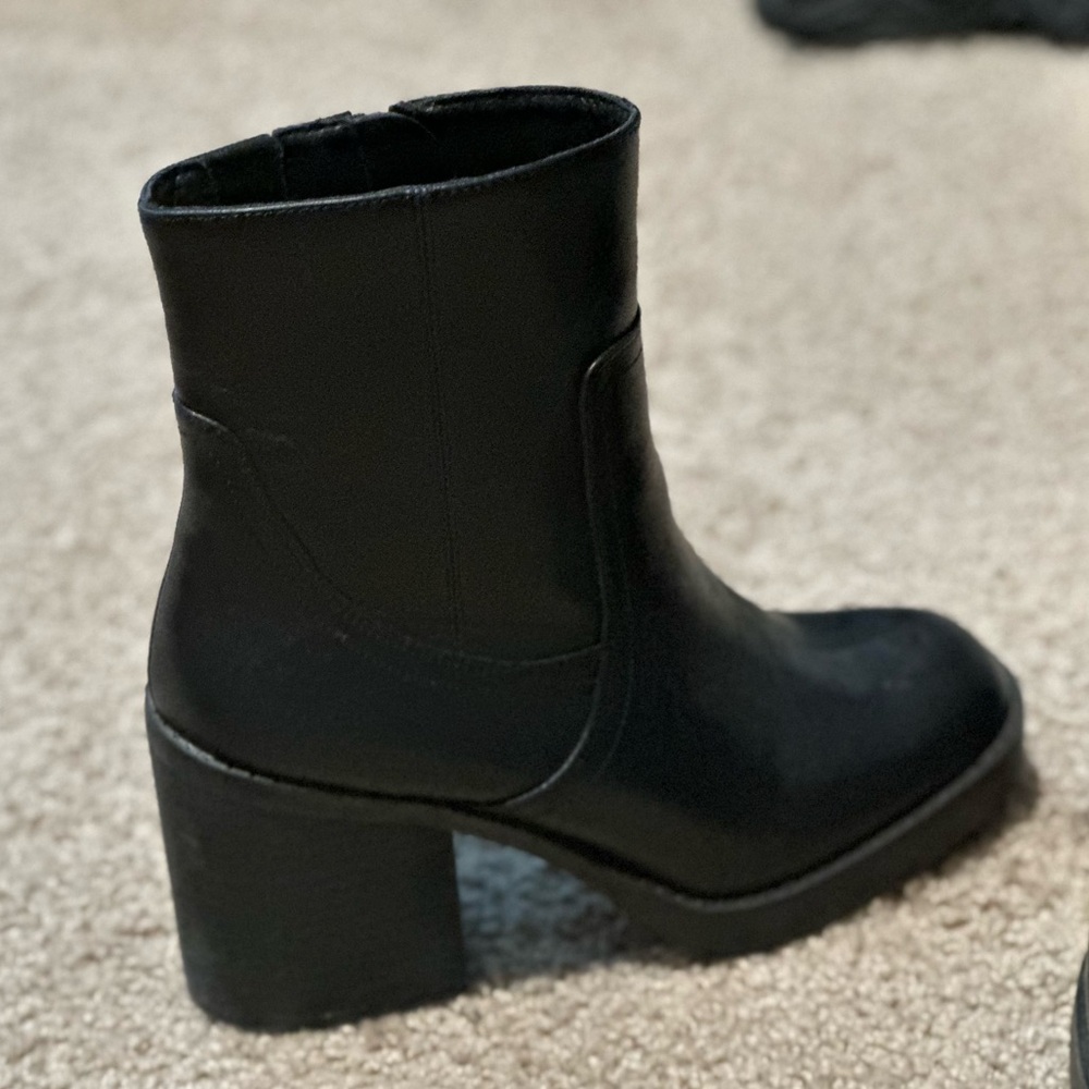 Universal thread boots